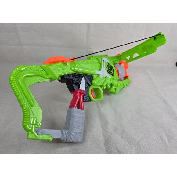 Nerf Zombie Strike Outbreaker Bow Blaster – Tested, No Darts - Picture 7 of 8